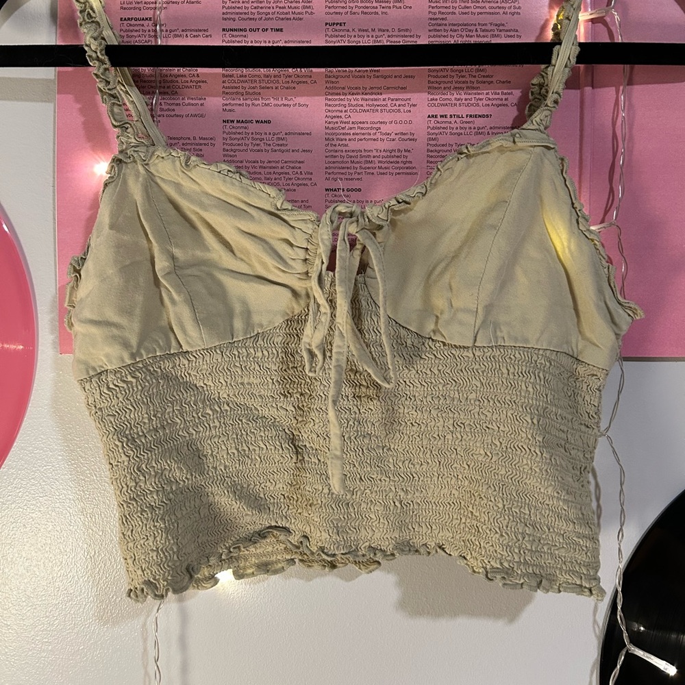 💗light olive cream crop top with a tie in the front